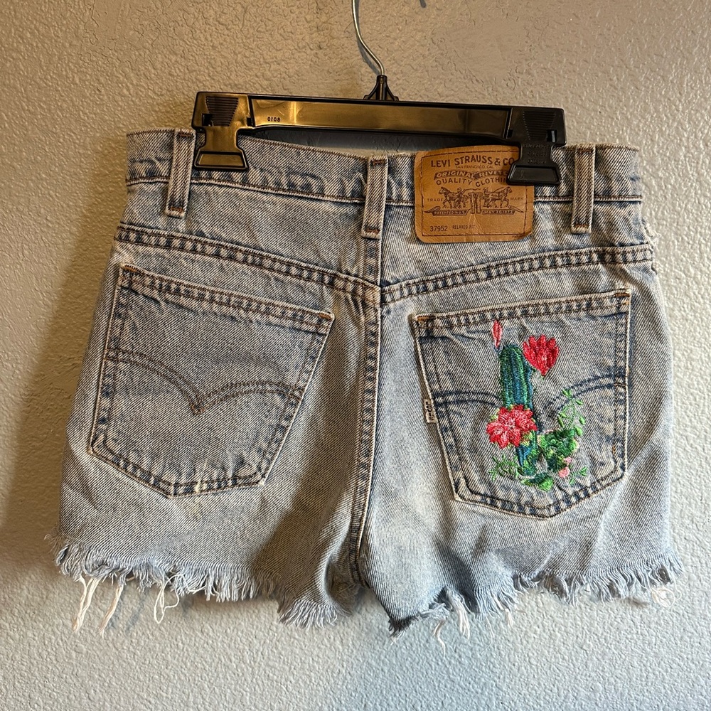 Levi’s Shorts cactus packet stitching size 26
